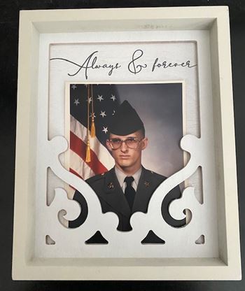 <i class="material-icons" data-template="memories-icon">cloud</i><br/>Eric Pippenger, Army<br/><div class='remember-wall-long-description'>To my brother - you are gone but not forgotten. Jen</div><a class='btn btn-primary btn-sm mt-2 remember-wall-toggle-long-description' onclick='initRememberWallToggleLongDescriptionBtn(this)'>Learn more</a>