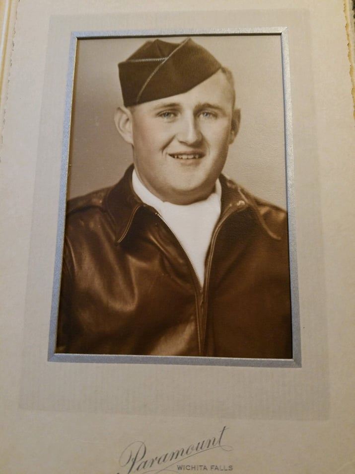 <i class="material-icons" data-template="memories-icon">account_balance</i><br/>Sargent Lee Short  Berry Jr, Air Force<br/>Posted by: Karen Evans<br/><div class='remember-wall-long-description'>Sargent Lee S. Berry Jr. U.S.Air Force</div><a class='btn btn-primary btn-sm mt-2 remember-wall-toggle-long-description' onclick='initRememberWallToggleLongDescriptionBtn(this)'>Learn more</a>