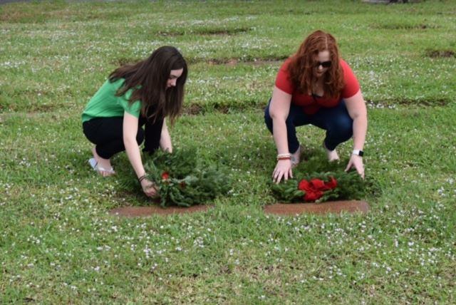 Swamp Fox Society C.A.R. member and Fontenada DAR member laying wreaths of  WWII and Vietnam Veterans