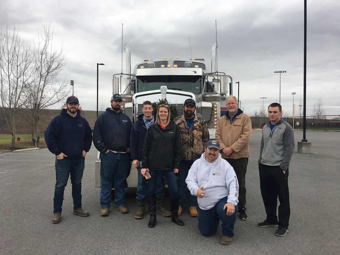 Volunteers that came and help unload the truck