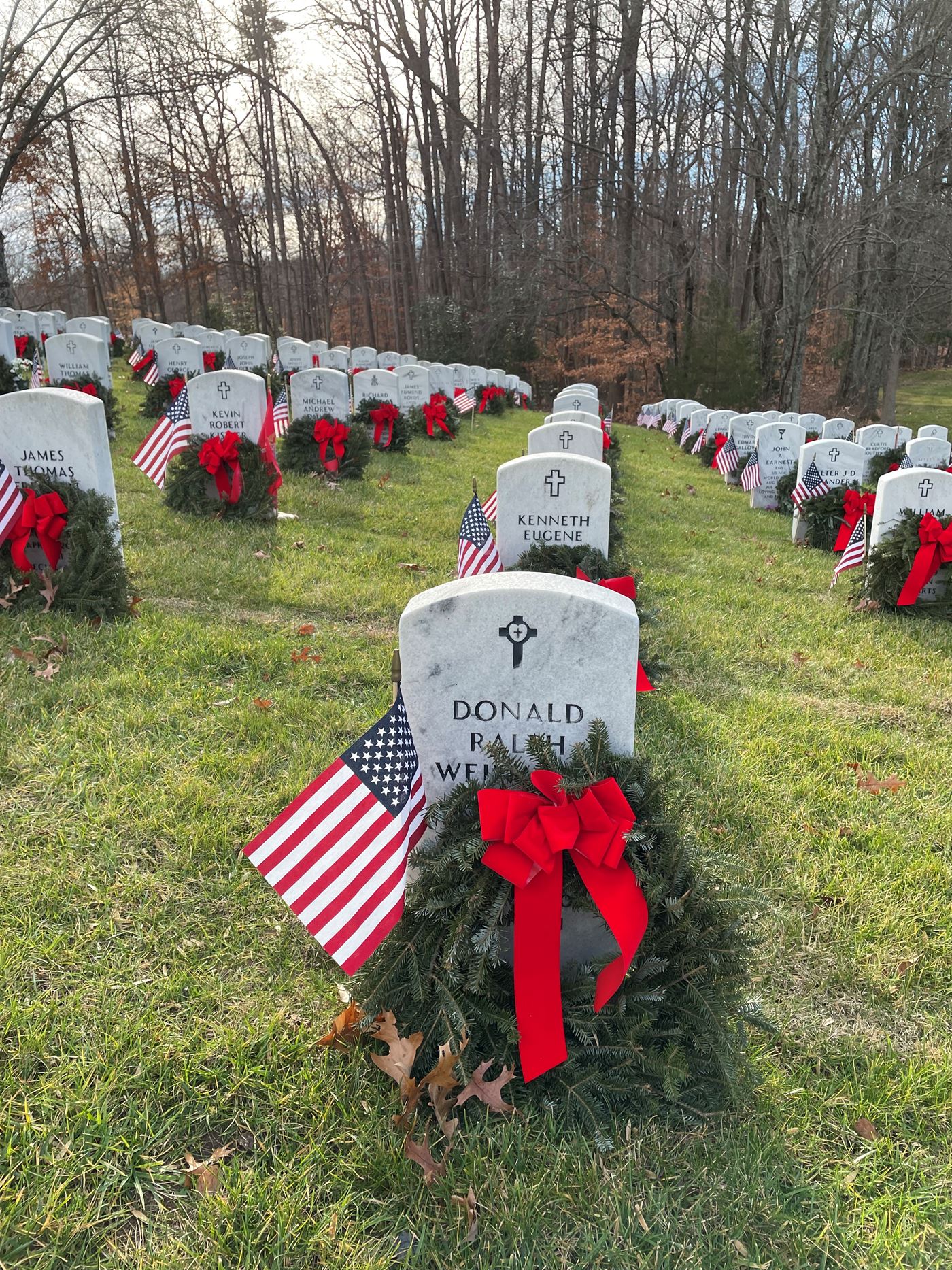 <i class="material-icons" data-template="memories-icon">cloud</i><br/>Donald Weinacht, Marine Corps<br/><div class='remember-wall-long-description'>Donald R. Weinacht a forever Marine, loved Father, Grandfather and Great Grandfather always in our hearts</div><a class='btn btn-primary btn-sm mt-2 remember-wall-toggle-long-description' onclick='initRememberWallToggleLongDescriptionBtn(this)'>Learn more</a>