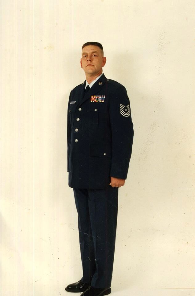 <i class="material-icons" data-template="memories-icon">stars</i><br/>Dale Downum, Air Force<br/>Posted by: Dena Hamilton<br/><div class='remember-wall-long-description'>
In honor of our dad Master Sergeant Dale Downum - US Army and TX Air National Guard</div><a class='btn btn-primary btn-sm mt-2 remember-wall-toggle-long-description' onclick='initRememberWallToggleLongDescriptionBtn(this)'>Learn more</a>