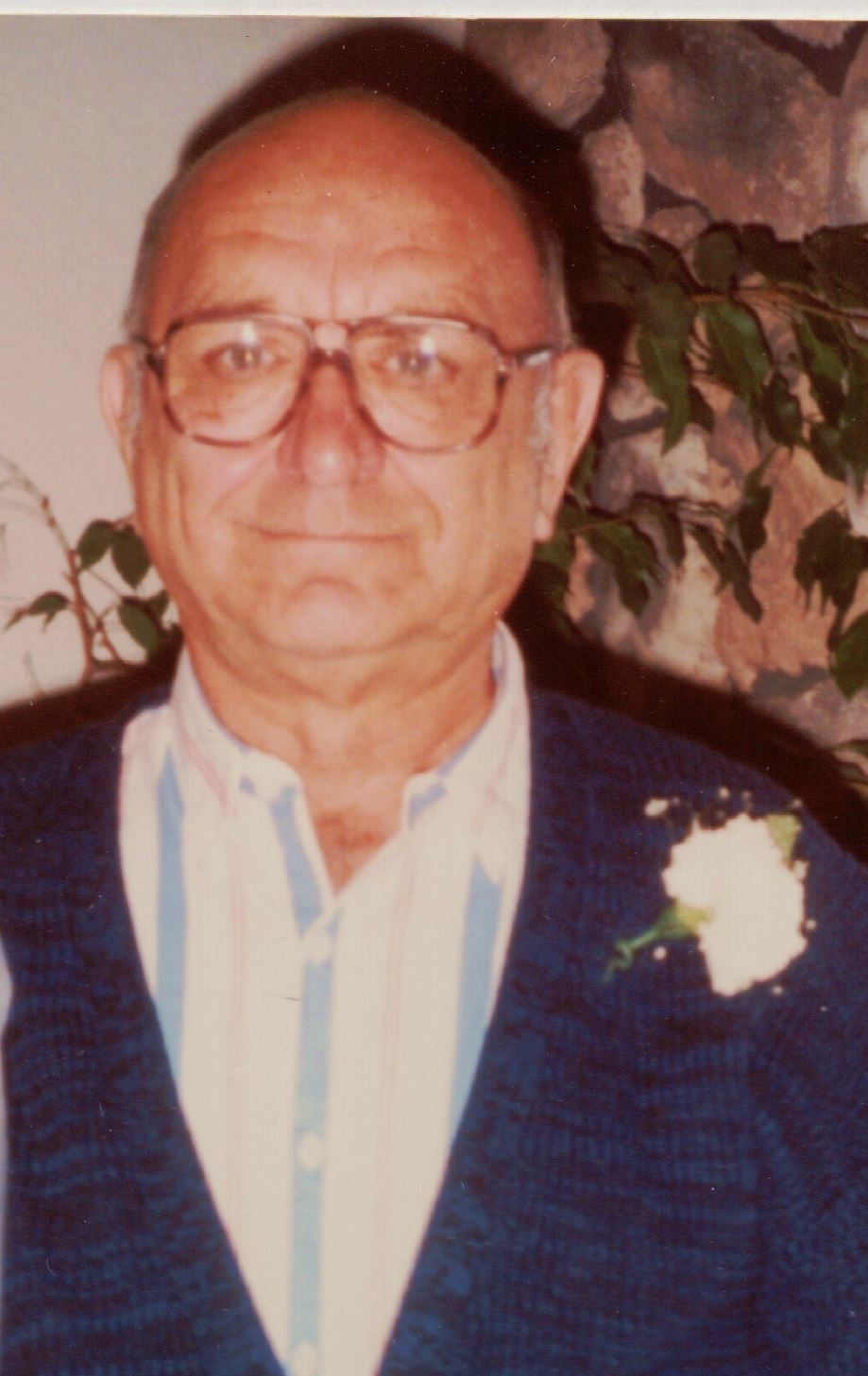 <i class="material-icons" data-template="memories-icon">account_balance</i><br/>Harry Bullerdick<br/>Posted by: Raquel D.<br/><div class='remember-wall-long-description'>In Memory of my Grandpa Harry who always had an interesting story to tell us about his time in the service and World War II. <3</div><a class='btn btn-primary btn-sm mt-2 remember-wall-toggle-long-description' onclick='initRememberWallToggleLongDescriptionBtn(this)'>Learn more</a>