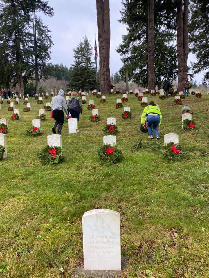 Some of WAA 2020 Orting Attendees Honoring WWI, Spanish-American War, and Civil War Veterans with Laying of Wreaths