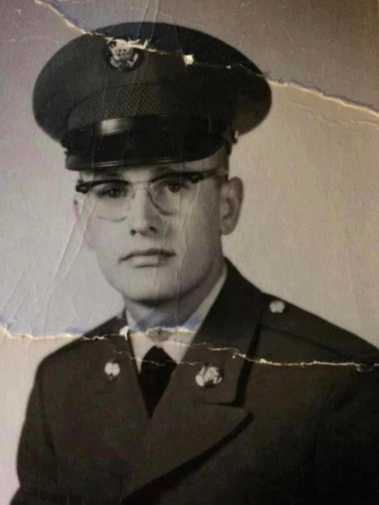 <i class="material-icons" data-template="memories-icon">chat_bubble</i><br/>Larry Dean Barker<br/><div class='remember-wall-long-description'>You will always be my hero. Thank you for your service. Love you always and forever Dad.</div><a class='btn btn-primary btn-sm mt-2 remember-wall-toggle-long-description' onclick='initRememberWallToggleLongDescriptionBtn(this)'>Learn more</a>