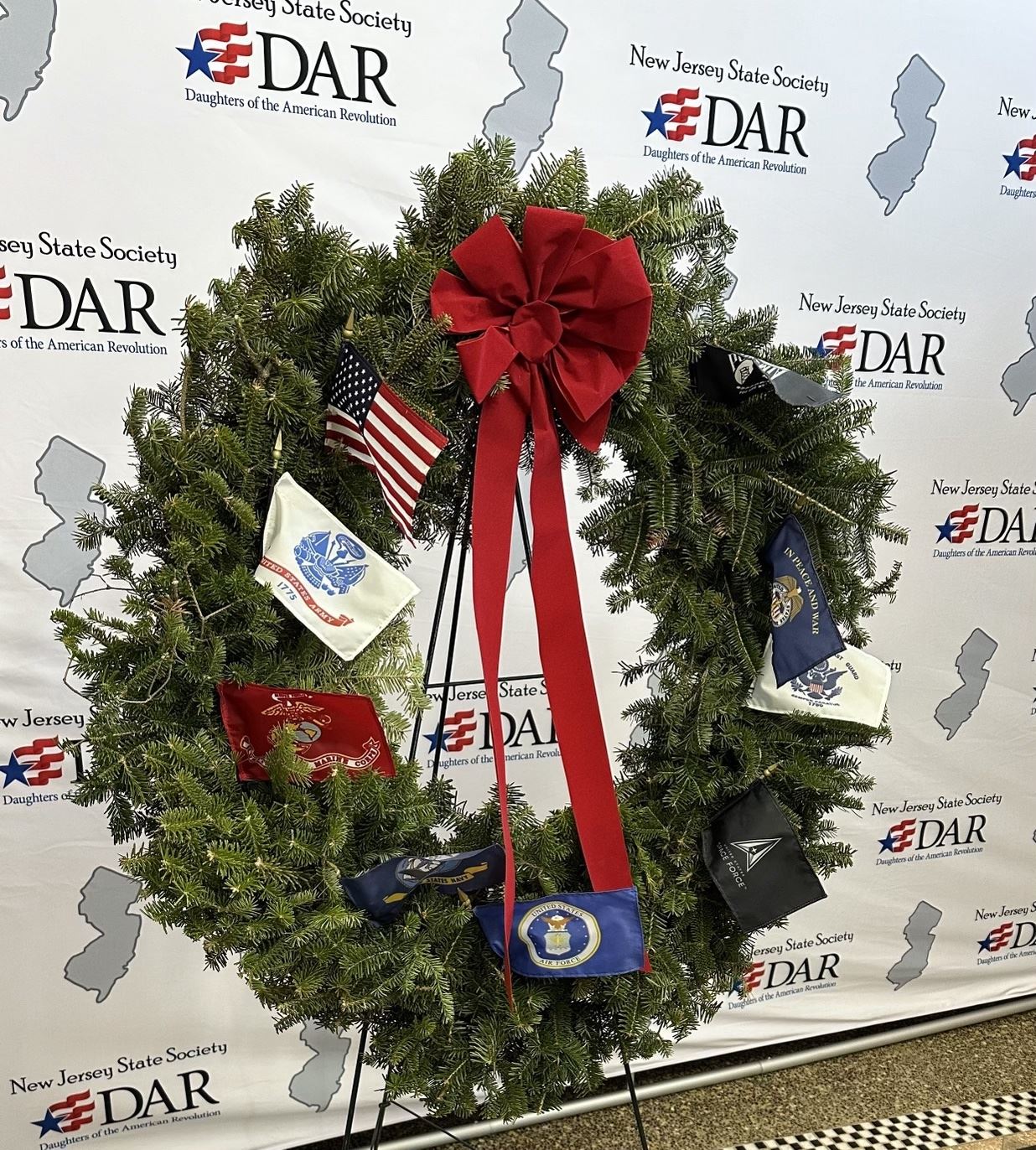 <p>State House Wreath with DAR background</p><p><br></p>