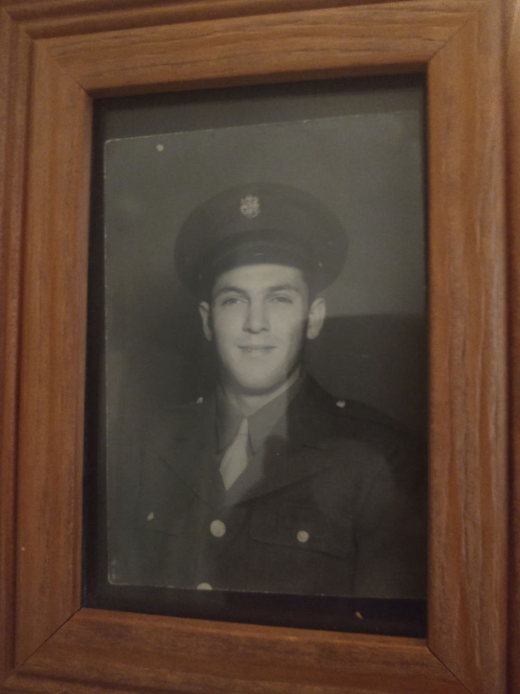 <i class="material-icons" data-template="memories-icon">stars</i><br/><strong>In Memory Of</strong><br />George Tilton Harris, Army<br/>Posted by: Andrea Mercer<br/><div class='remember-wall-long-description'>George Tilton Harris WWII -D</div><a class='btn btn-primary btn-sm mt-2 remember-wall-toggle-long-description' onclick='initRememberWallToggleLongDescriptionBtn(this)'>Learn more</a>