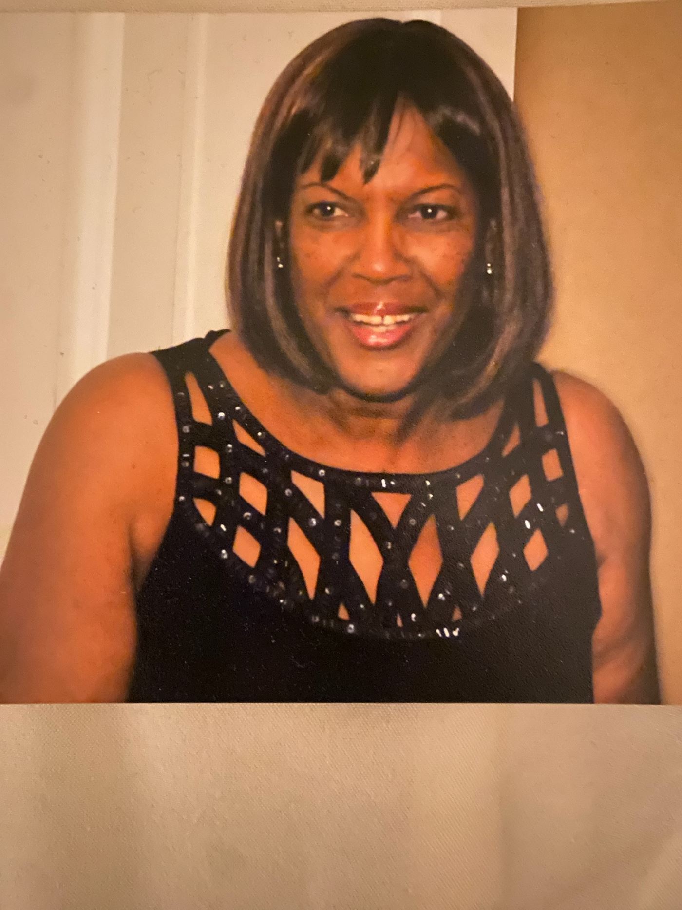 <i class="material-icons" data-template="memories-icon">chat_bubble</i><br/>Sandra J. Newsome<br/><div class='remember-wall-long-description'>Beautiful sweet beloved Sandy. We love and miss you always.The Newsome Family</div><a class='btn btn-primary btn-sm mt-2 remember-wall-toggle-long-description' onclick='initRememberWallToggleLongDescriptionBtn(this)'>Learn more</a>