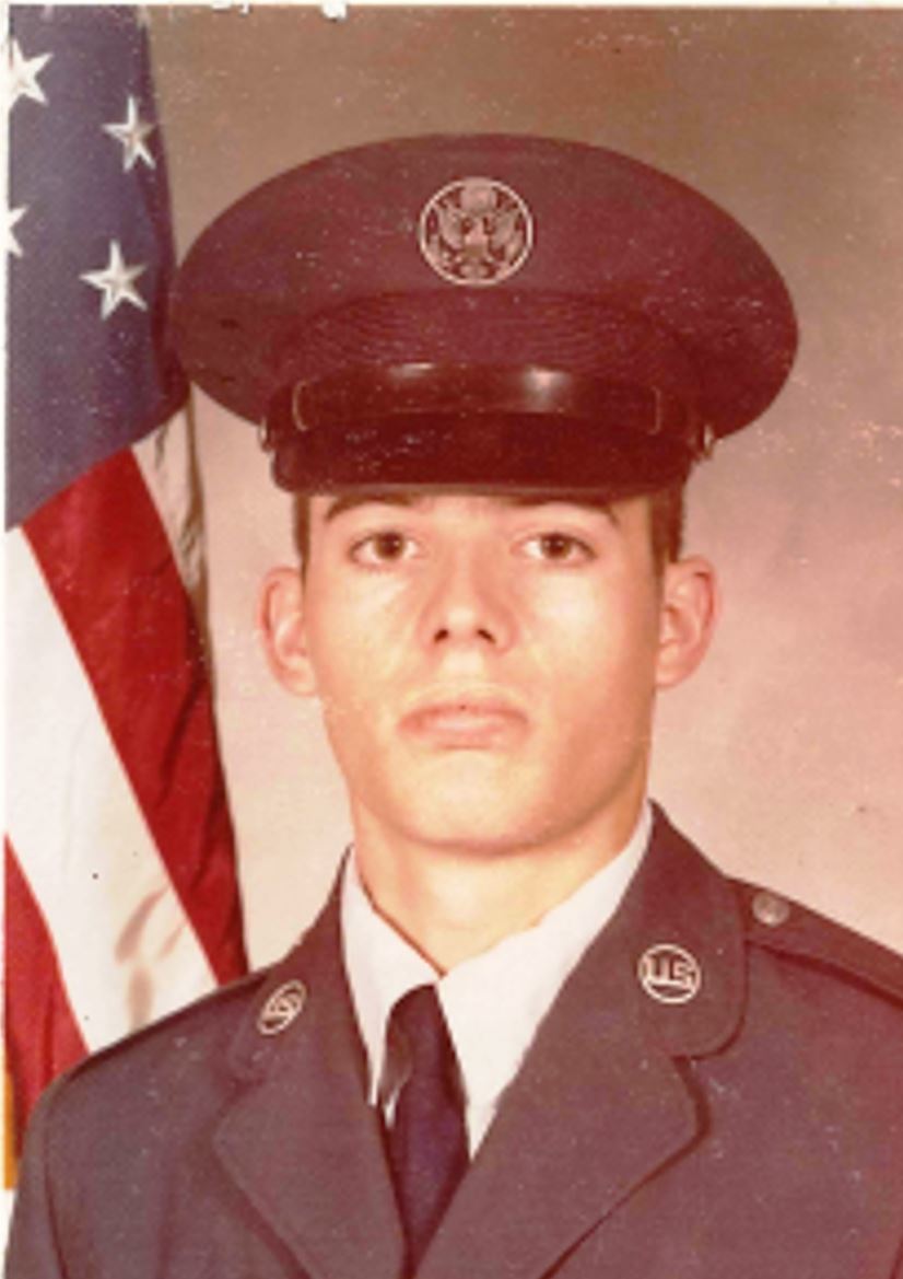 <i class="material-icons" data-template="memories-icon">account_balance</i><br/>Robbie Dolbin, Air Force<br/>Posted by: Maria M.<br/><div class='remember-wall-long-description'>In honor and memory of my brother Robbie. Rest in peace, Robbie. I love and miss you. XOXO.</div><a class='btn btn-primary btn-sm mt-2 remember-wall-toggle-long-description' onclick='initRememberWallToggleLongDescriptionBtn(this)'>Learn more</a>