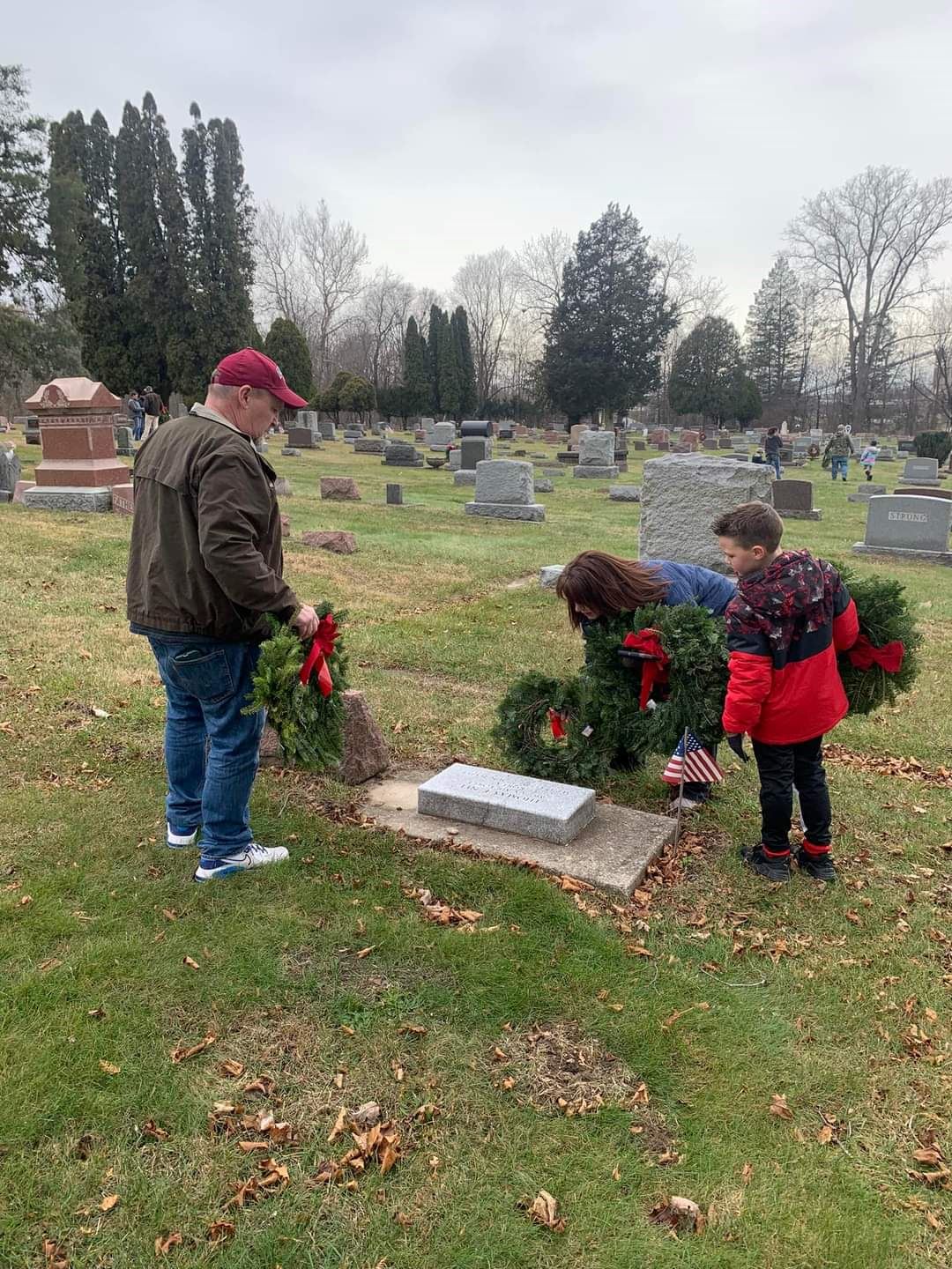 Local family lays veterans wreath as teachable monment<br>