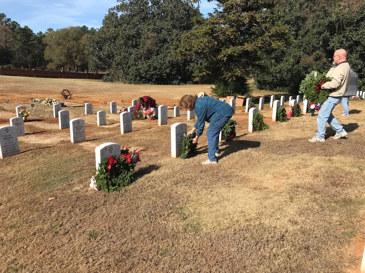 Many volunteers came out to lay wreaths