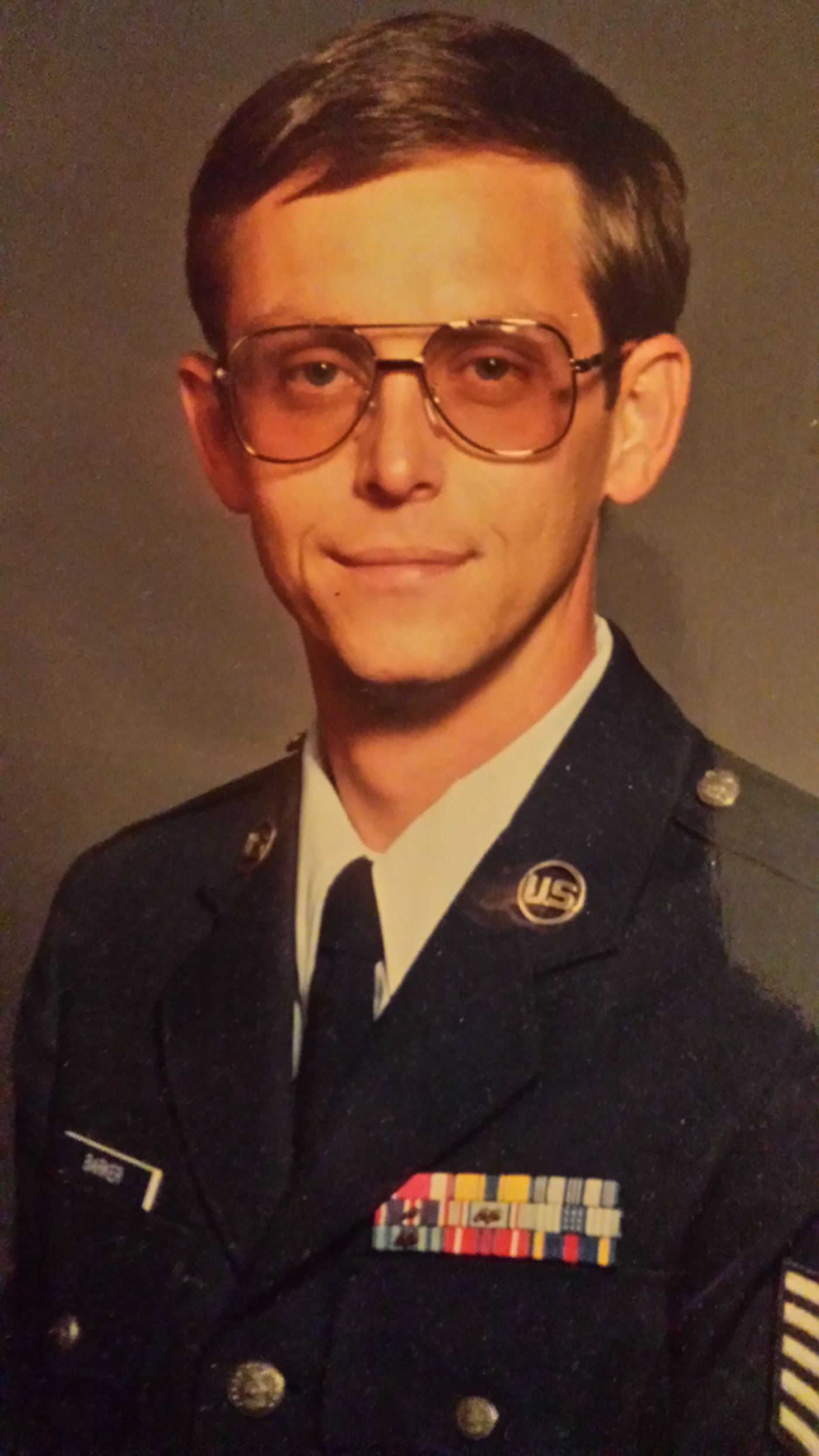 <i class="material-icons" data-template="memories-icon">account_balance</i><br/>Michael  Barker, Air Force<br/><div class='remember-wall-long-description'>
  Served with honor and pride</div><a class='btn btn-primary btn-sm mt-2 remember-wall-toggle-long-description' onclick='initRememberWallToggleLongDescriptionBtn(this)'>Learn more</a>