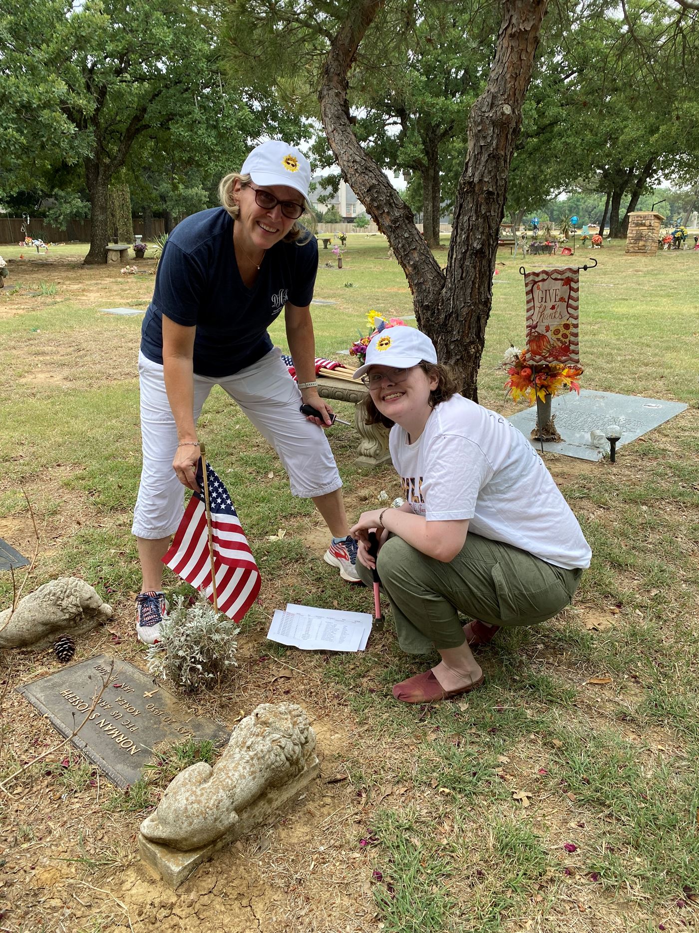 Regent of The Flower Mound Chapter NSDAR and Air Force Veteran, Andi Tart and daughter, Ashley pay respect and honor our local veterans for Memorial Day 2022.