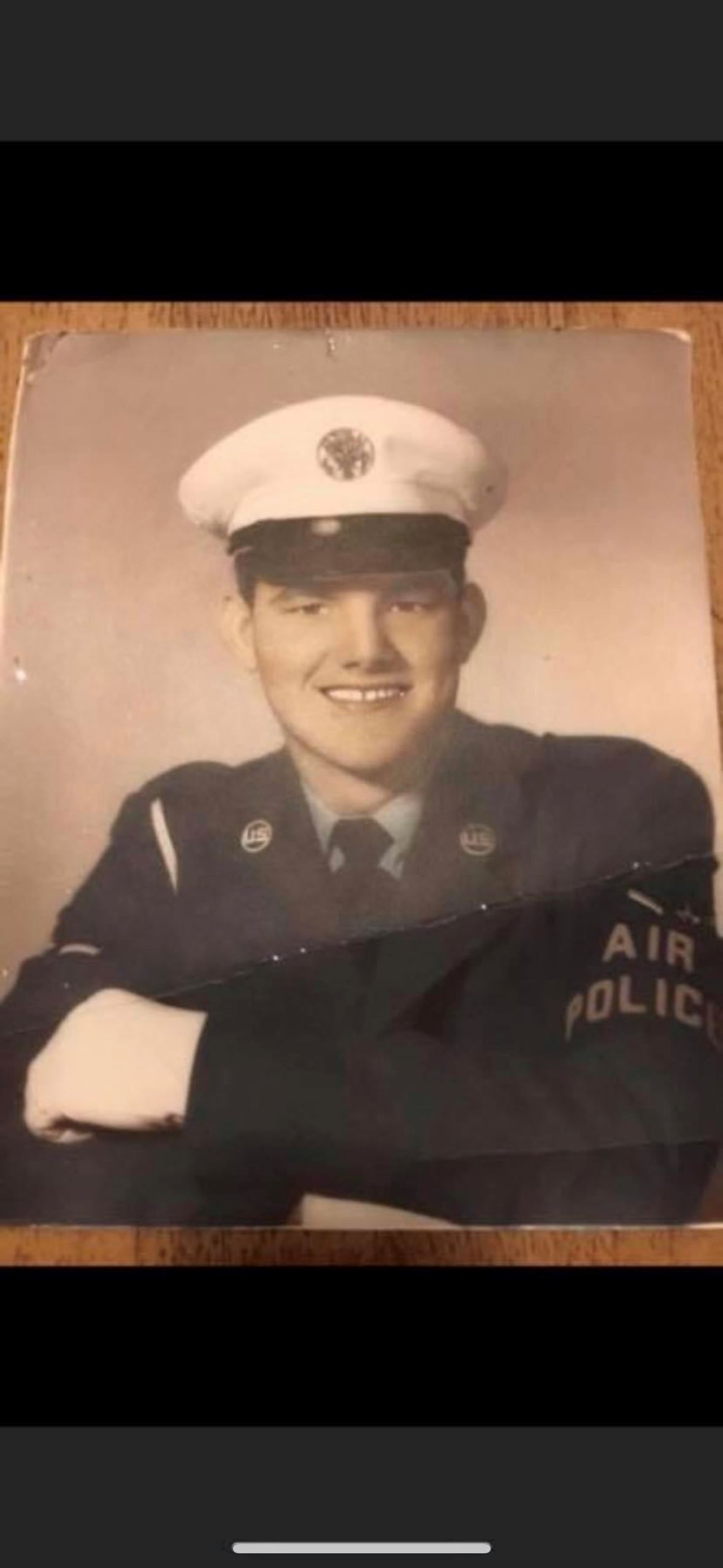 <i class="material-icons" data-template="memories-icon">account_balance</i><br/>James Sanders, Air Force<br/>Born 10/31/2037<br/>Passed on 3/17/2020<br/><div class='remember-wall-long-description'>James Lytle Sanders
United States Air Force</div><a class='btn btn-primary btn-sm mt-2 remember-wall-toggle-long-description' onclick='initRememberWallToggleLongDescriptionBtn(this)'>Learn more</a>