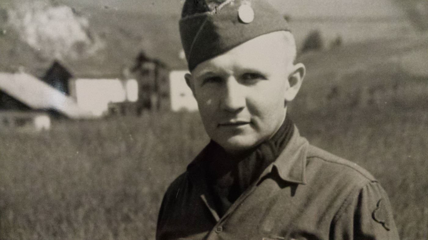 <i class="material-icons" data-template="memories-icon">account_balance</i><br/>Gene Adams, Army<br/>Posted by: Diane Adams<br/><div class='remember-wall-long-description'>To my Dad who served and loved this country. You are a hero.</div><a class='btn btn-primary btn-sm mt-2 remember-wall-toggle-long-description' onclick='initRememberWallToggleLongDescriptionBtn(this)'>Learn more</a>