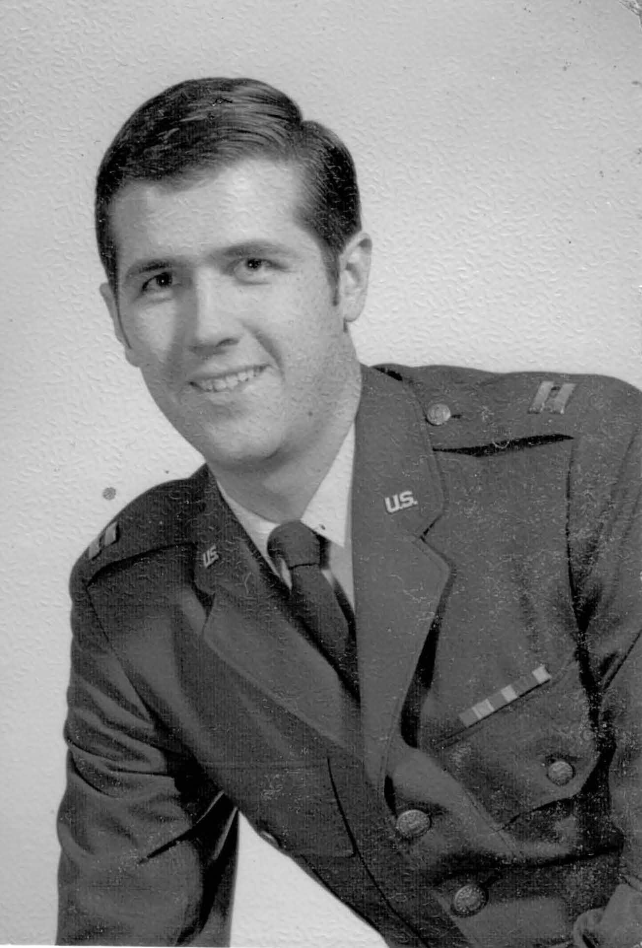 <i class="material-icons" data-template="memories-icon">stars</i><br/>Fred Saar, Jr., Air Force<br/><div class='remember-wall-long-description'>In memory of Fred Saar, Jr., Captain in the United States Air Force. Father and Grandfather,</div><a class='btn btn-primary btn-sm mt-2 remember-wall-toggle-long-description' onclick='initRememberWallToggleLongDescriptionBtn(this)'>Learn more</a>