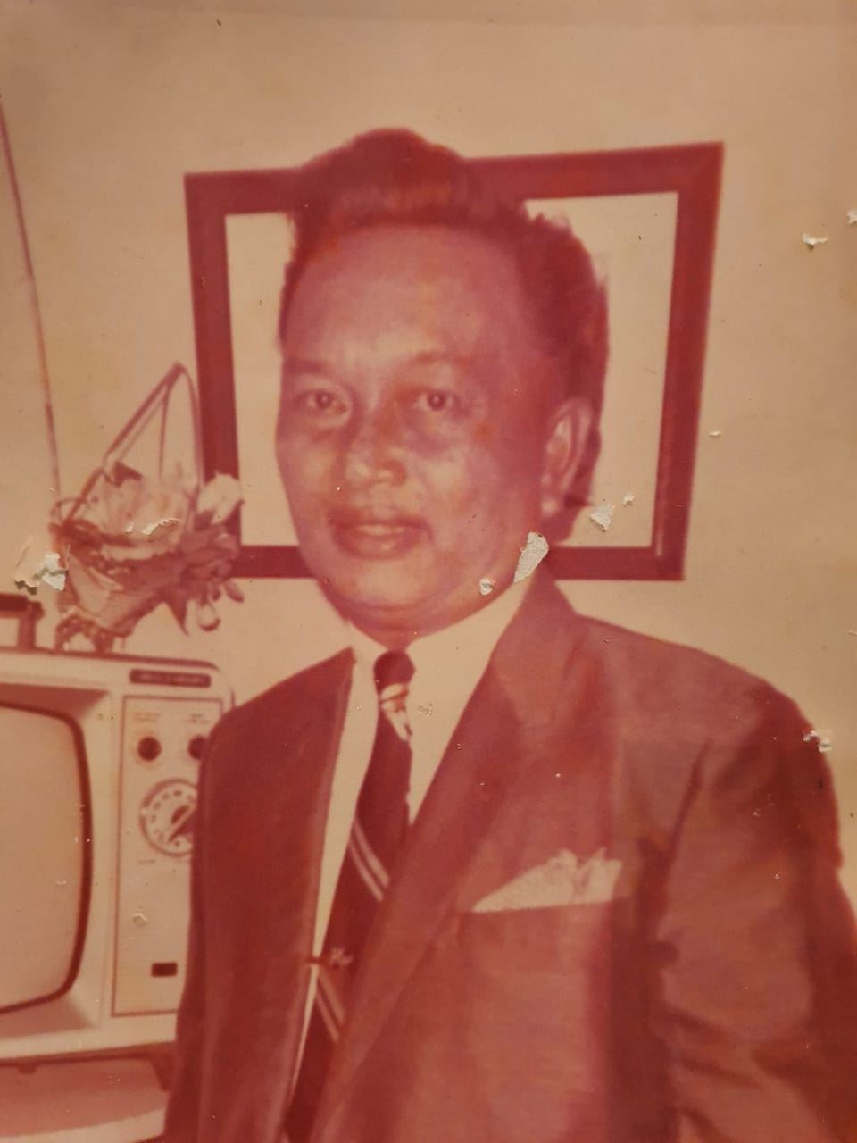 <i class="material-icons" data-template="memories-icon">account_balance</i><br/>Nicanor Legaspi, Army<br/><div class='remember-wall-long-description'>
Husband, father, grand father , great grand Nicanor Legaspi never forgotten always remembered</div><a class='btn btn-primary btn-sm mt-2 remember-wall-toggle-long-description' onclick='initRememberWallToggleLongDescriptionBtn(this)'>Learn more</a>