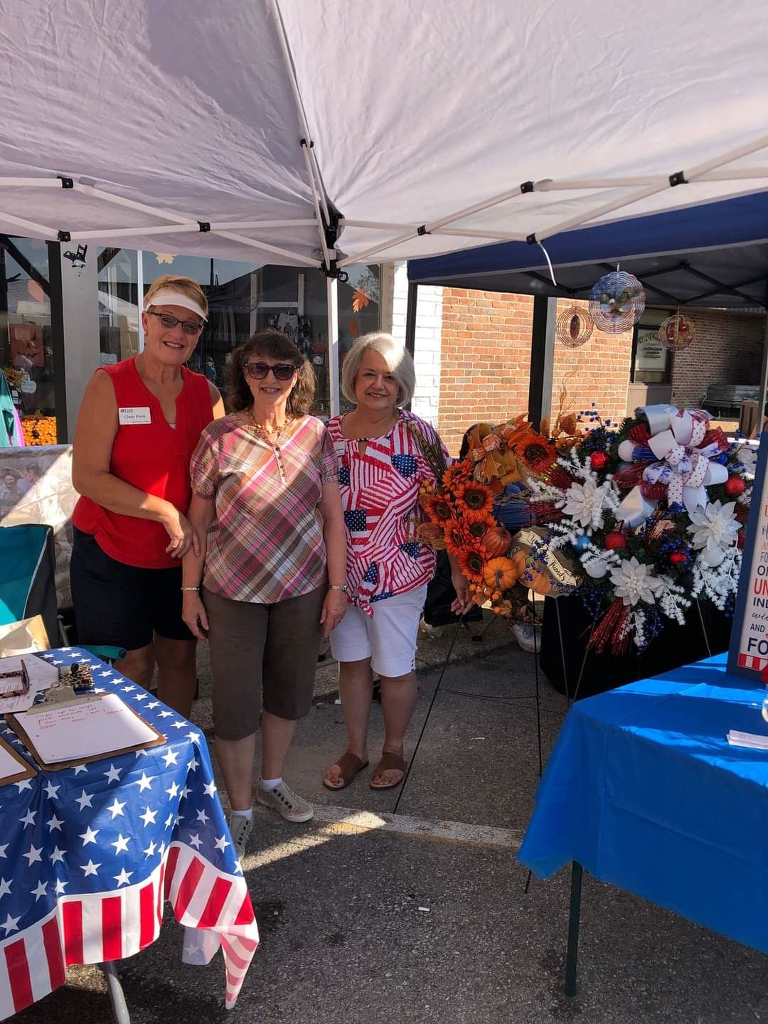 Ozark Spring Chapter Daughter of the American Revolution selling raffle tickets at Pioneer Days, Mtn. View, Missouri for 2023 Wreaths Across America<br>