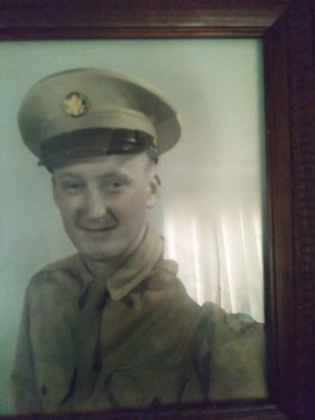 <i class="material-icons" data-template="memories-icon">account_balance</i><br/>Vergol  Belflower , Army<br/><div class='remember-wall-long-description'>In memory of our Daddy
Sargent Vergol Randolph Belflower 
Thank you for your service in WWII!</div><a class='btn btn-primary btn-sm mt-2 remember-wall-toggle-long-description' onclick='initRememberWallToggleLongDescriptionBtn(this)'>Learn more</a>