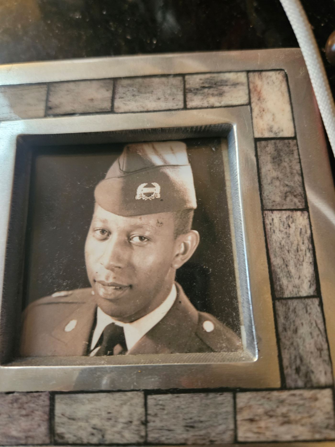 <i class="material-icons" data-template="memories-icon">chat_bubble</i><br/>Thomas Ferguson, Army, Sergeant <br/>Posted by: Shandrae Ferguson<br/><div class='remember-wall-long-description'>In loving memory of uncle Thomas. We miss you and will always cherish your memory. ??</div><a class='btn btn-primary btn-sm mt-2 remember-wall-toggle-long-description' onclick='initRememberWallToggleLongDescriptionBtn(this)'>Learn more</a>