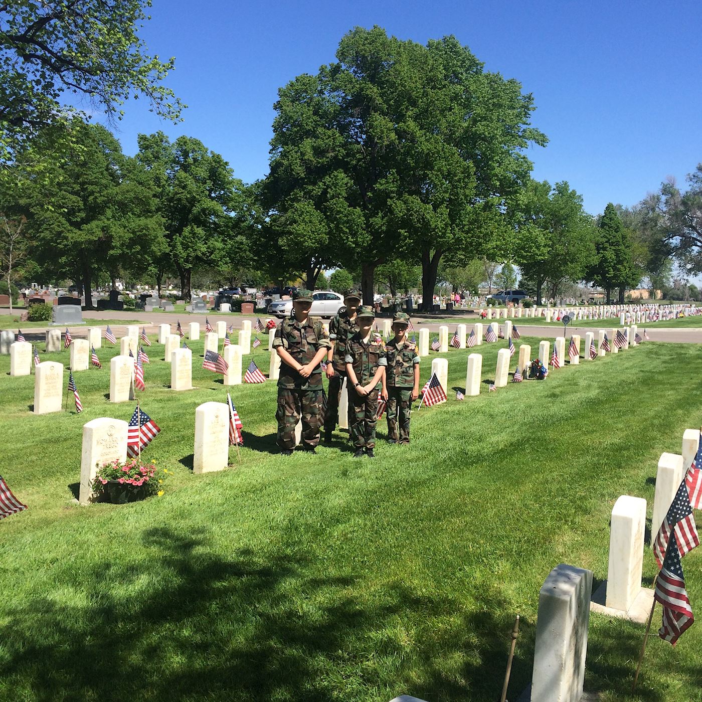 Young Marines helping at Memorial Day at Linn Grove Cemetery