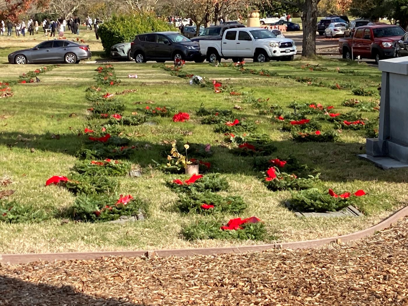 1,240 wreaths honored veterans with Christmas wreaths on December 2020