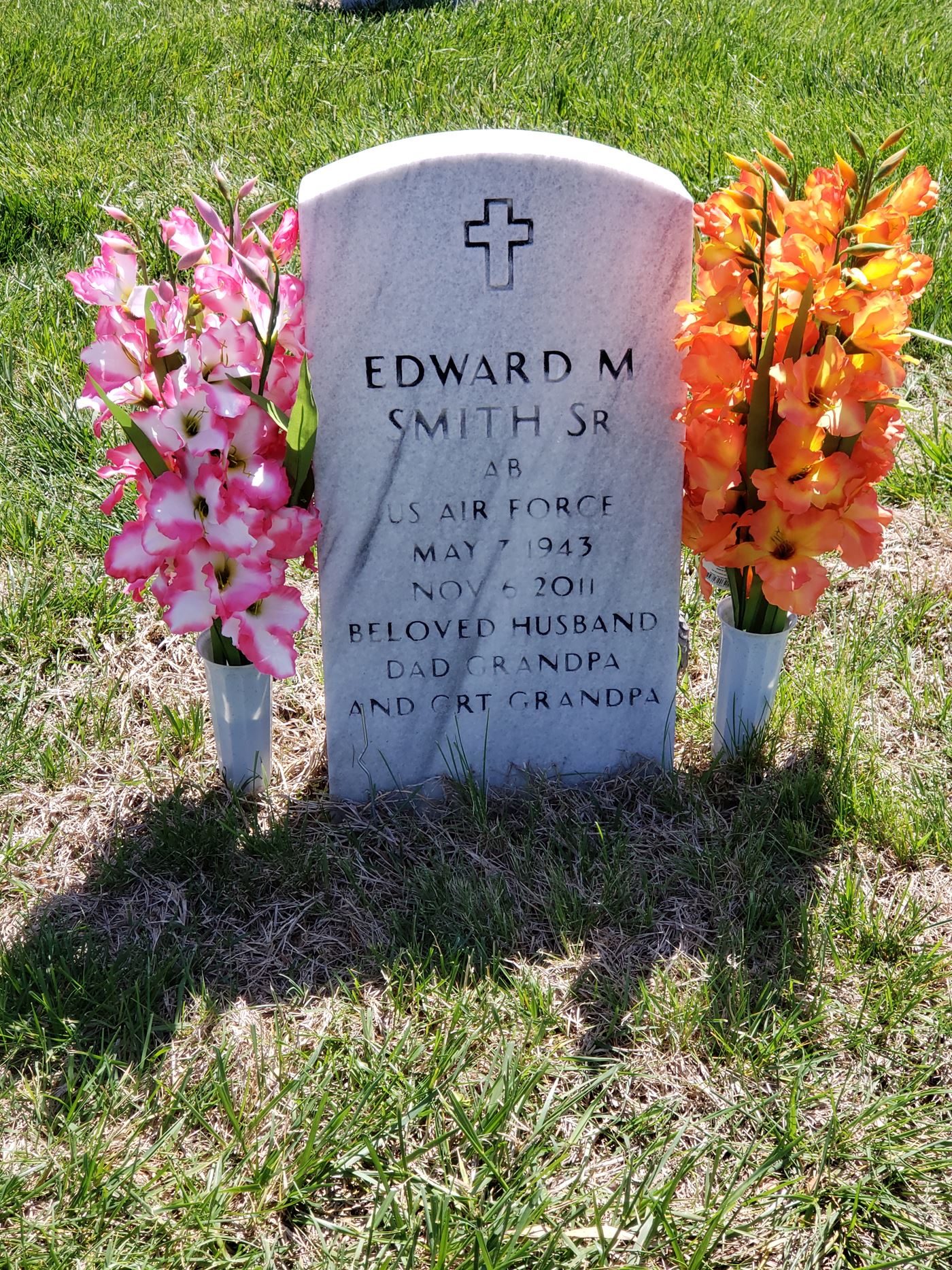 <i class="material-icons" data-template="memories-icon">account_balance</i><br/>Edward and Margaret  Smith , Air Force<br/><div class='remember-wall-long-description'>Edward and Margaret Smith</div><a class='btn btn-primary btn-sm mt-2 remember-wall-toggle-long-description' onclick='initRememberWallToggleLongDescriptionBtn(this)'>Learn more</a>