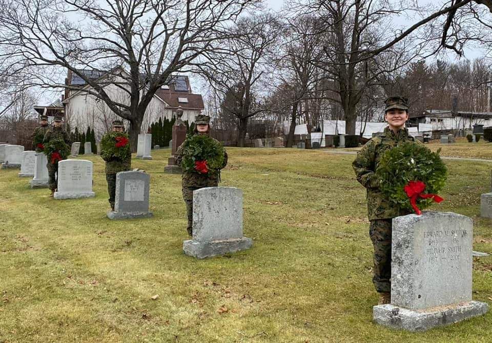 ROTC placing wreaths