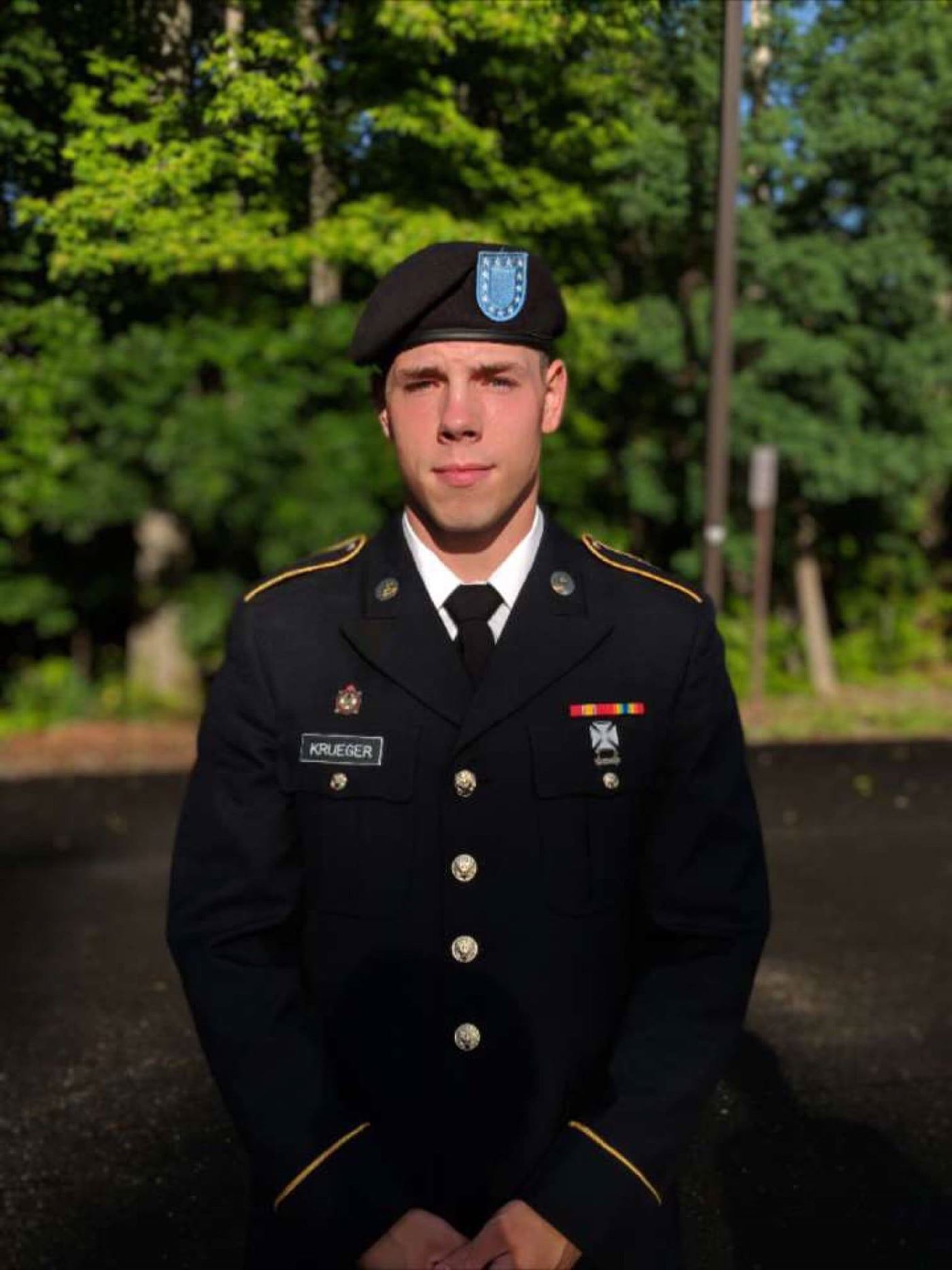 <i class="material-icons" data-template="memories-icon">stars</i><br/>Austin  Krueger, Army<br/><div class='remember-wall-long-description'>Austin Krueger- thank you for your service!</div><a class='btn btn-primary btn-sm mt-2 remember-wall-toggle-long-description' onclick='initRememberWallToggleLongDescriptionBtn(this)'>Learn more</a>