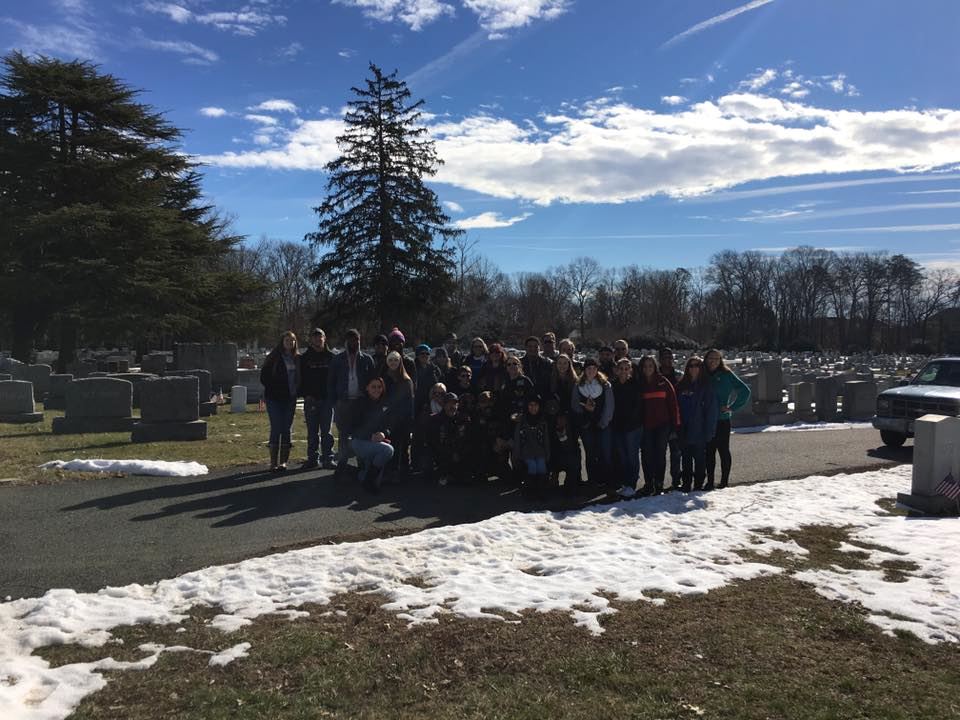 Clean up crew for Wreath pick up day 2015