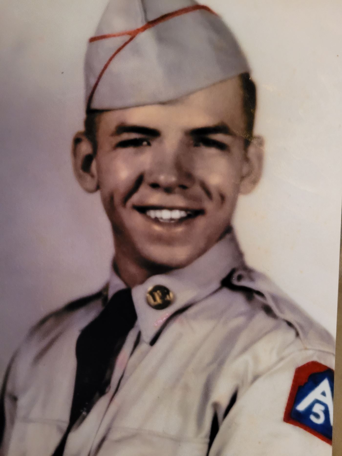 <i class="material-icons" data-template="memories-icon">account_balance</i><br/>Darrel Wulf, Air Force<br/><div class='remember-wall-long-description'>I love and miss you Dad.</div><a class='btn btn-primary btn-sm mt-2 remember-wall-toggle-long-description' onclick='initRememberWallToggleLongDescriptionBtn(this)'>Learn more</a>