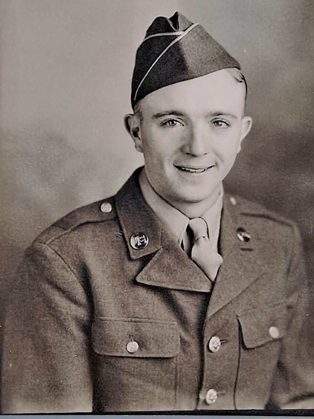 <i class="material-icons" data-template="memories-icon">account_balance</i><br/>Harold Cross, Army<br/>Posted by: Claudia C.<br/><div class='remember-wall-long-description'>
  Harold V. Cross, U.S. Army, WW2</div><a class='btn btn-primary btn-sm mt-2 remember-wall-toggle-long-description' onclick='initRememberWallToggleLongDescriptionBtn(this)'>Learn more</a>