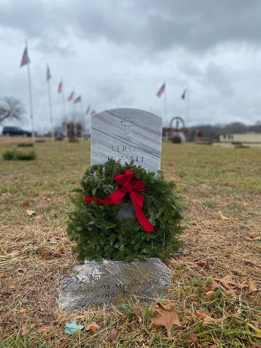 4 generations of Leroy Frazier's family gathered to place the wreath on his and other graves as they remembered him and others.<br>