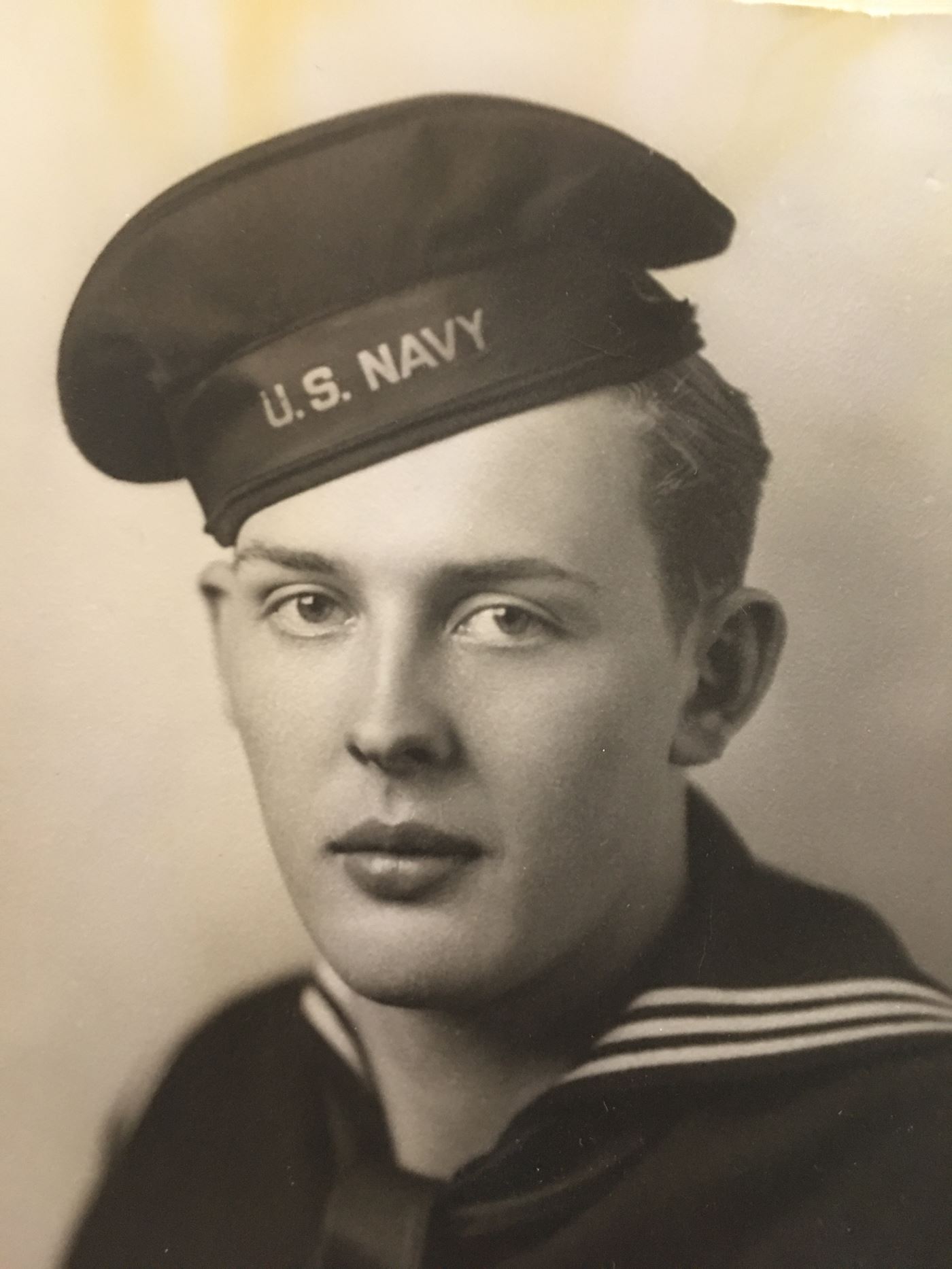 <i class="material-icons" data-template="memories-icon">account_balance</i><br/>Richard Henderson, Navy<br/>Posted by: Gayle Jacoby<br/><div class='remember-wall-long-description'>In memory of my dad Richard Henderson who served in the Navy during WWII.</div><a class='btn btn-primary btn-sm mt-2 remember-wall-toggle-long-description' onclick='initRememberWallToggleLongDescriptionBtn(this)'>Learn more</a>