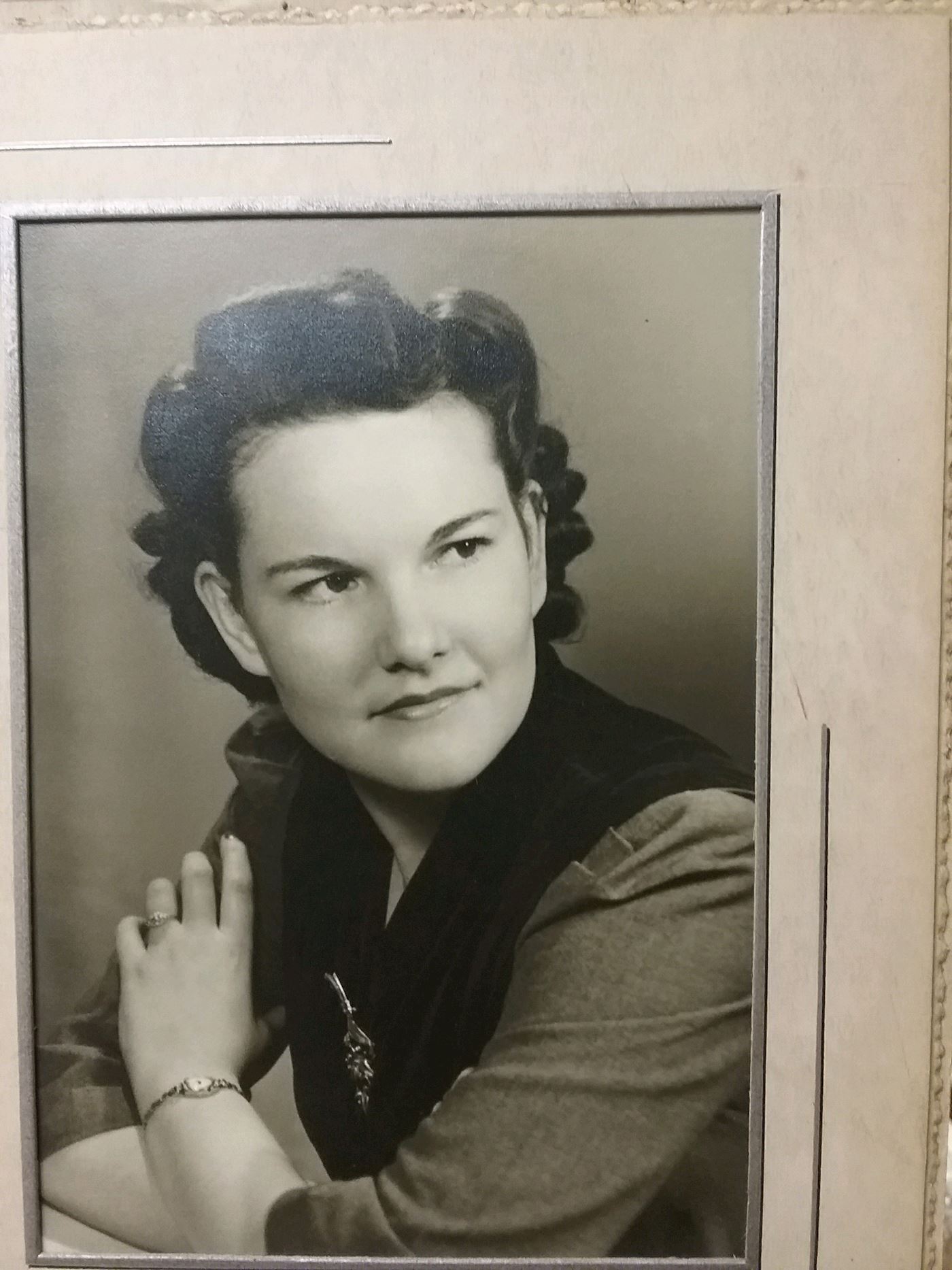 <i class="material-icons" data-template="memories-icon">account_balance</i><br/>Elaine Bachmann<br/><div class='remember-wall-long-description'>Merry Christmas in Heaven-- Mom, Grandma, Great Grandma Elaine. We miss you. From, Your Family</div><a class='btn btn-primary btn-sm mt-2 remember-wall-toggle-long-description' onclick='initRememberWallToggleLongDescriptionBtn(this)'>Learn more</a>