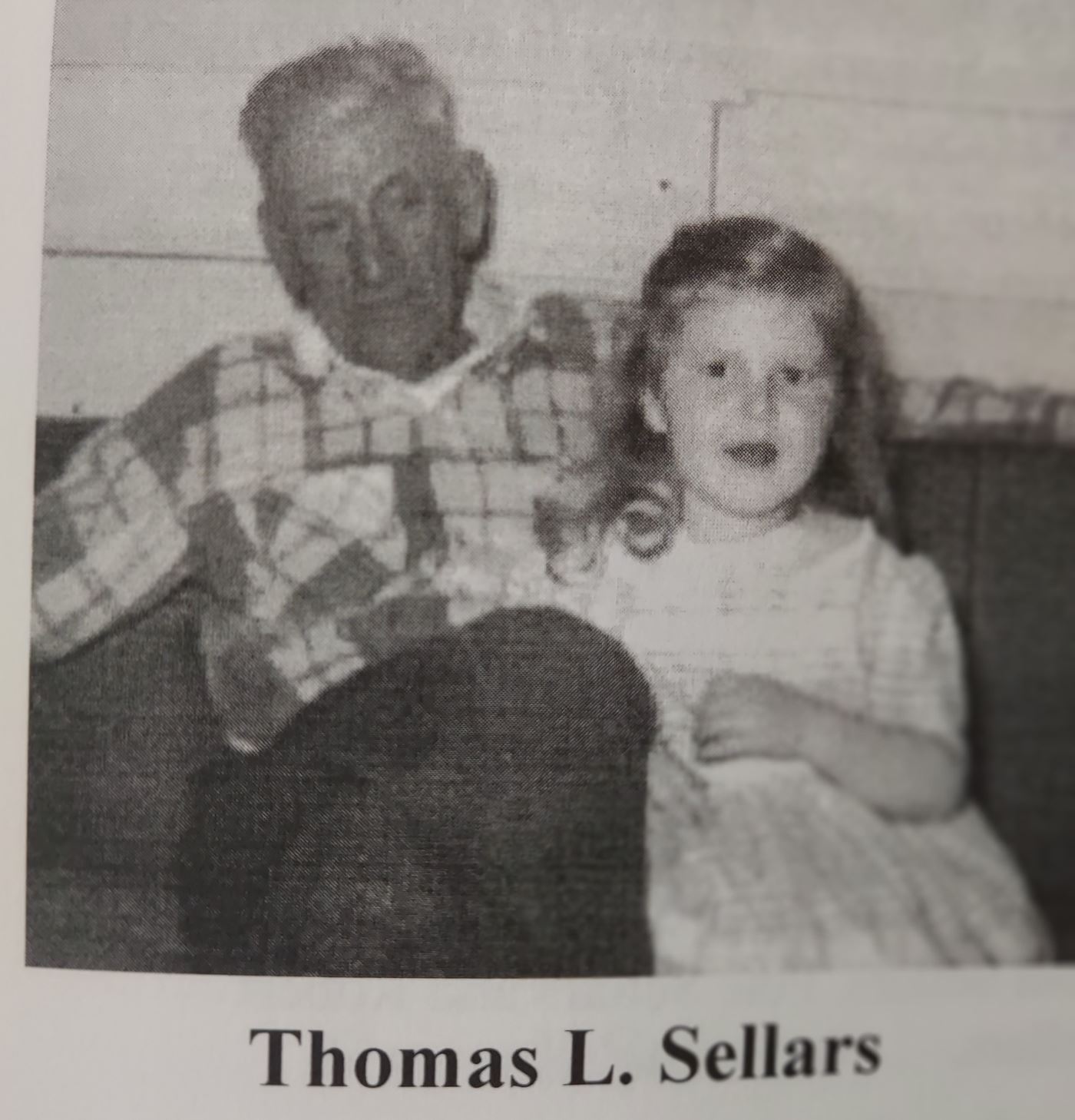 <i class="material-icons" data-template="memories-icon">chat_bubble</i><br/>Thomas Lee Sellers<br/><div class='remember-wall-long-description'>Thomas Lee "Tommie" Sellers Private First Class United States Army World War I April 1st, 1893 - July 8th, 1970</div><a class='btn btn-primary btn-sm mt-2 remember-wall-toggle-long-description' onclick='initRememberWallToggleLongDescriptionBtn(this)'>Learn more</a>