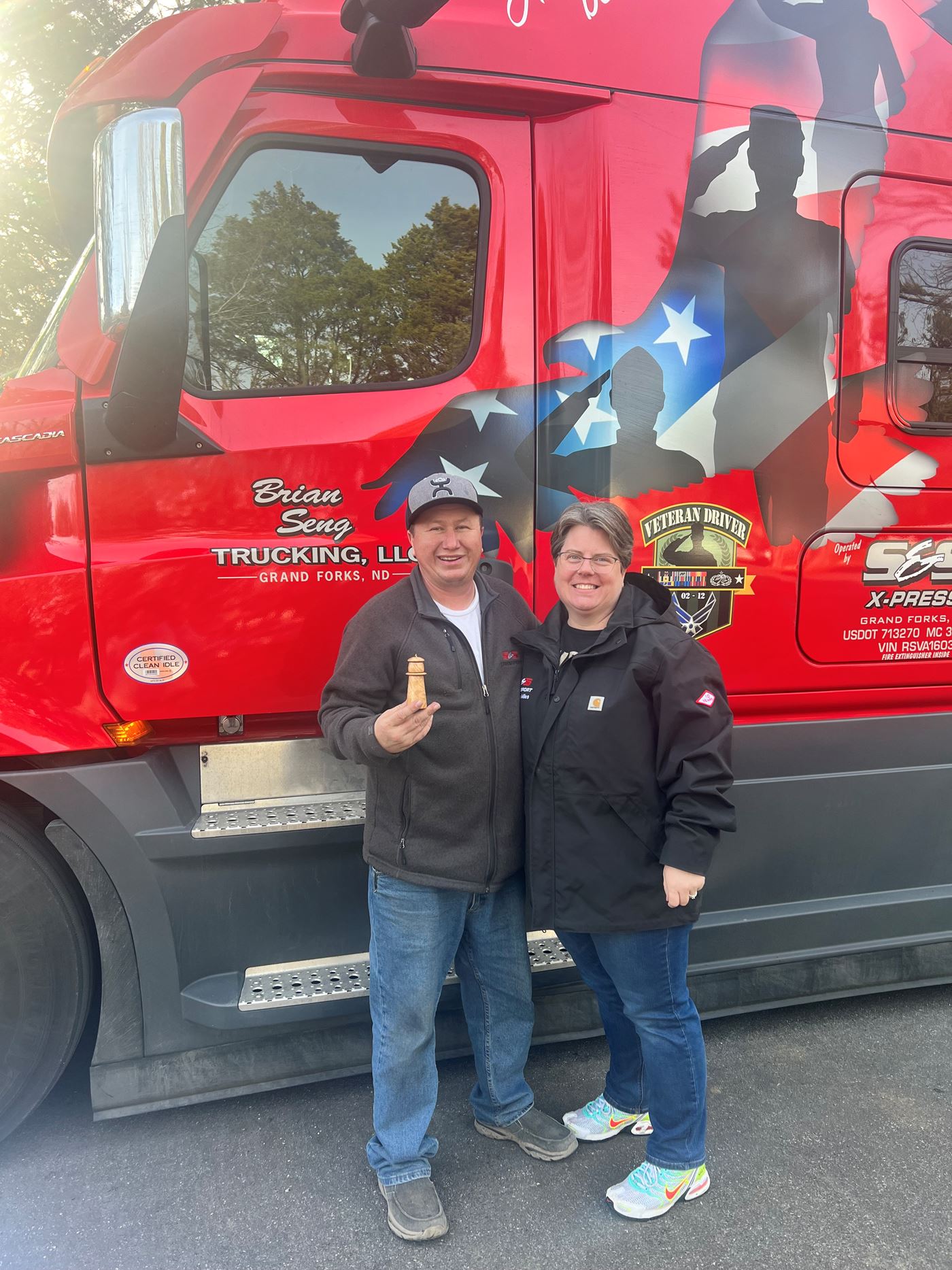 Jill and Jason with their gift from location coordinator - a token of thanks for their sacrifice to deliver wreaths from Maine to Shiloh, TN.&nbsp;&nbsp;
