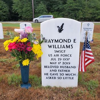 <i class="material-icons" data-template="memories-icon">stars</i><br/>Raymond E. Williams, Air Force<br/><div class='remember-wall-long-description'>In Honor of Raymond E. Williams and his beloved Patty Cakes. The best parents, grandparents and great grandparents</div><a class='btn btn-primary btn-sm mt-2 remember-wall-toggle-long-description' onclick='initRememberWallToggleLongDescriptionBtn(this)'>Learn more</a>