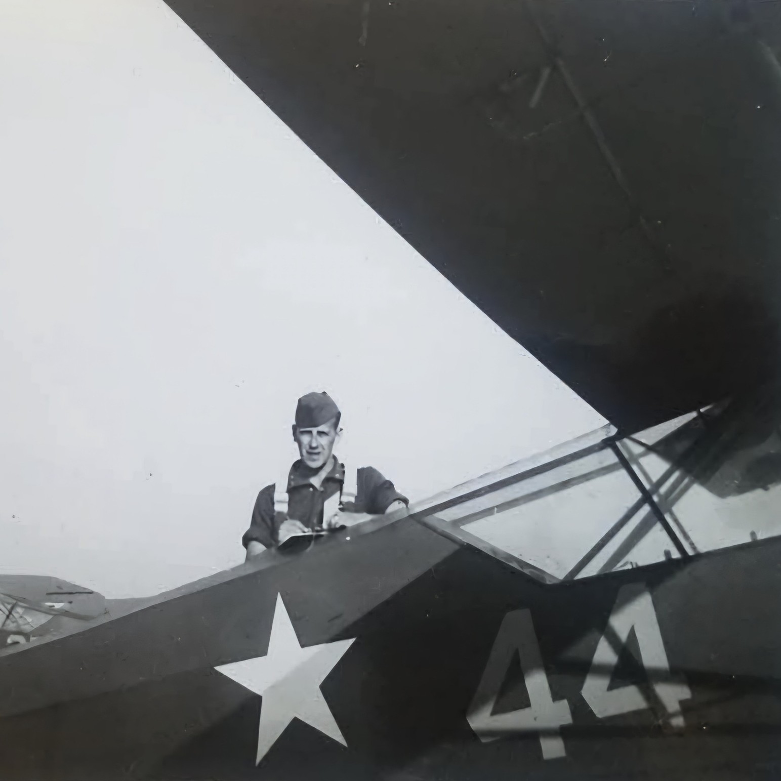 <i class="material-icons" data-template="memories-icon">chat_bubble</i><br/>Gerald L. Payeur, Army, Flight Officer<br/>Posted by: Springli Payeur<br/><div class='remember-wall-long-description'>My Grampa, a Glider pilot and part of the greatest generations. He flew from England into Normandy on D-day, June 6, 1944. He took off from Greenham Common at approximately 6:07 PM with the destination of Landing Zone W in Normandy landing at approximately 9:00 PM carrying elements of the 82nd Airborne Division. *August 10, 1910-March 4, 1982*</div><a class='btn btn-primary btn-sm mt-2 remember-wall-toggle-long-description' onclick='initRememberWallToggleLongDescriptionBtn(this)'>Learn more</a>