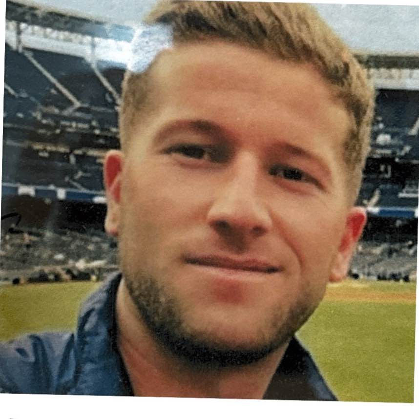 <i class="material-icons" data-template="memories-icon">chat_bubble</i><br/>Darren Michael McNaughton, Army, <br/>Posted by: McNaughton family<br/><div class='remember-wall-long-description'>Gone too soon - forever in our hearts</div><a class='btn btn-primary btn-sm mt-2 remember-wall-toggle-long-description' onclick='initRememberWallToggleLongDescriptionBtn(this)'>Learn more</a>
