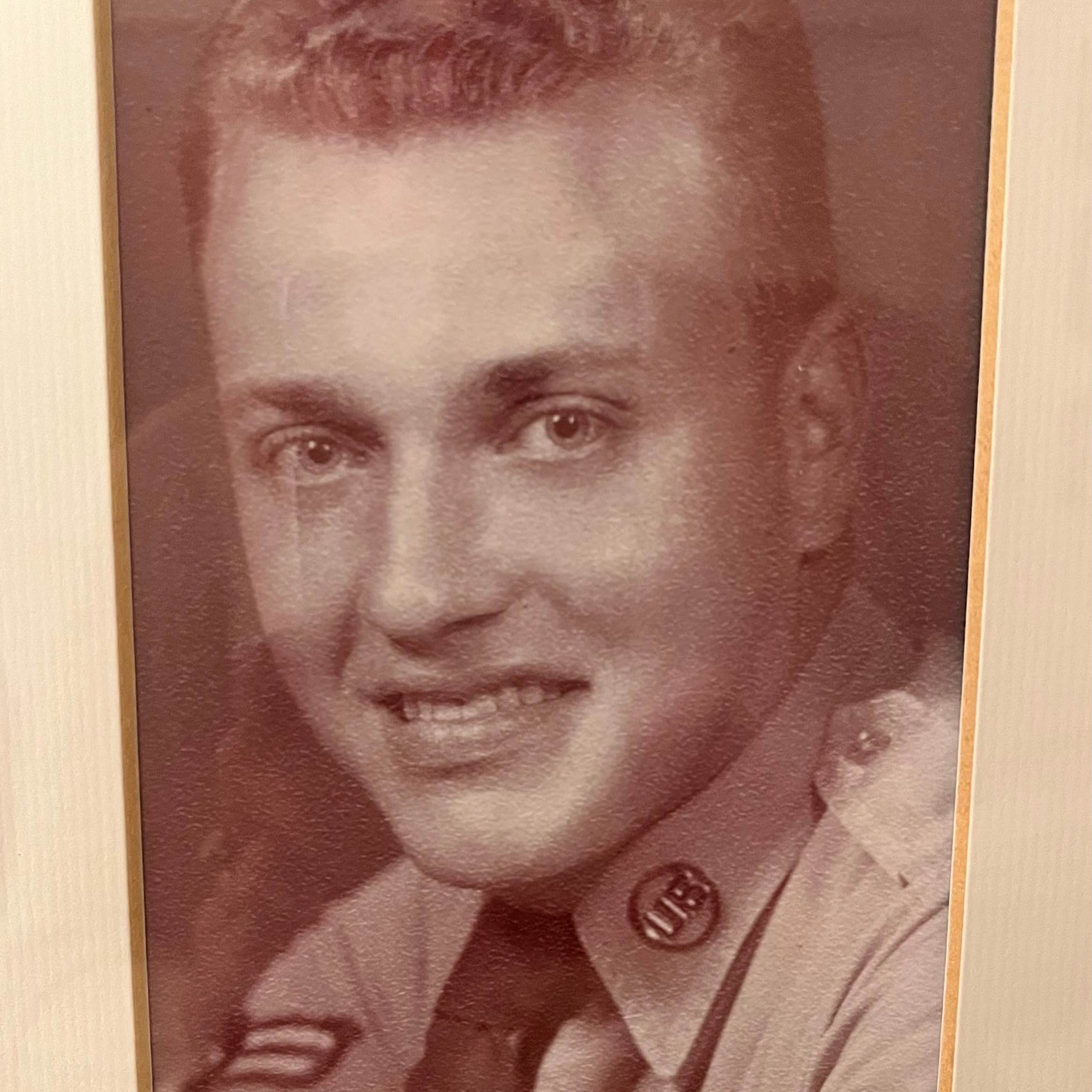 <i class="material-icons" data-template="memories-icon">chat_bubble</i><br/>Frank Boyer, Air Force<br/>Posted by: Debra O'Donohue<br/><div class='remember-wall-long-description'>Our family donates this holiday wreath in memory of our father who fought in the Korean War.</div><a class='btn btn-primary btn-sm mt-2 remember-wall-toggle-long-description' onclick='initRememberWallToggleLongDescriptionBtn(this)'>Learn more</a>