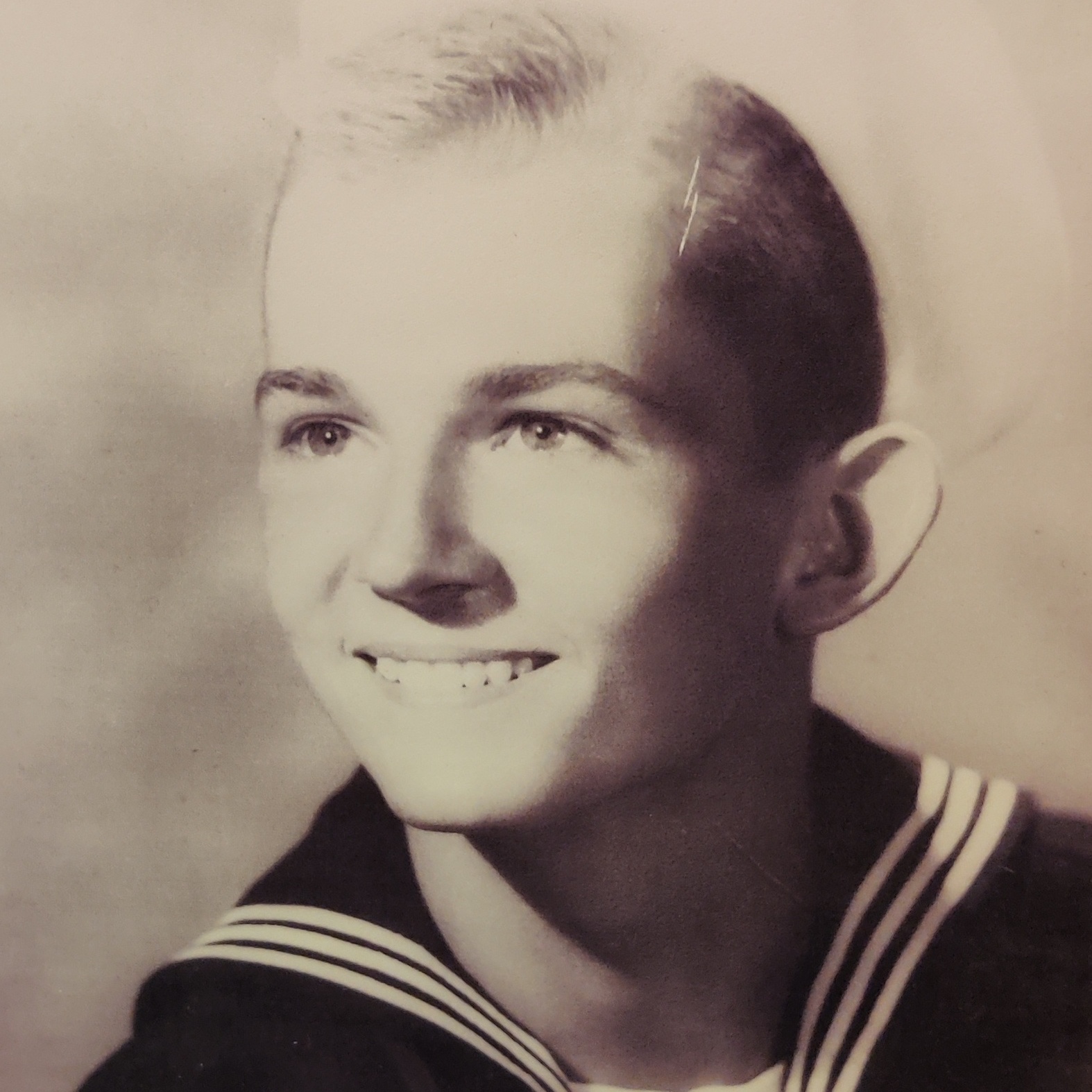 <i class="material-icons" data-template="memories-icon">chat_bubble</i><br/>Gary Bernard Sallee, Navy, E-7<br/><div class='remember-wall-long-description'>All of our love to our dad. God Bless you, Daddy.</div><a class='btn btn-primary btn-sm mt-2 remember-wall-toggle-long-description' onclick='initRememberWallToggleLongDescriptionBtn(this)'>Learn more</a>
