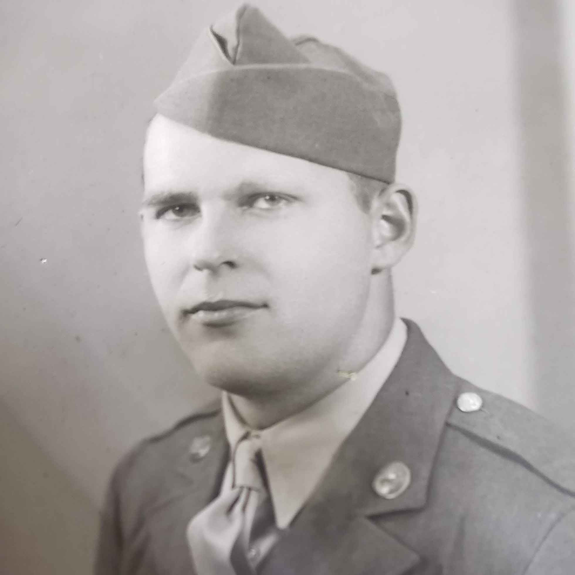 <i class="material-icons" data-template="memories-icon">chat_bubble</i><br/>Edward J Thornhill, Army, SSGT<br/>Posted by: Lorraine<br/><div class='remember-wall-long-description'>Dad loved Christmas. So this wreath honors both his memory and that of yours. Thank you for your service.</div><a class='btn btn-primary btn-sm mt-2 remember-wall-toggle-long-description' onclick='initRememberWallToggleLongDescriptionBtn(this)'>Learn more</a>