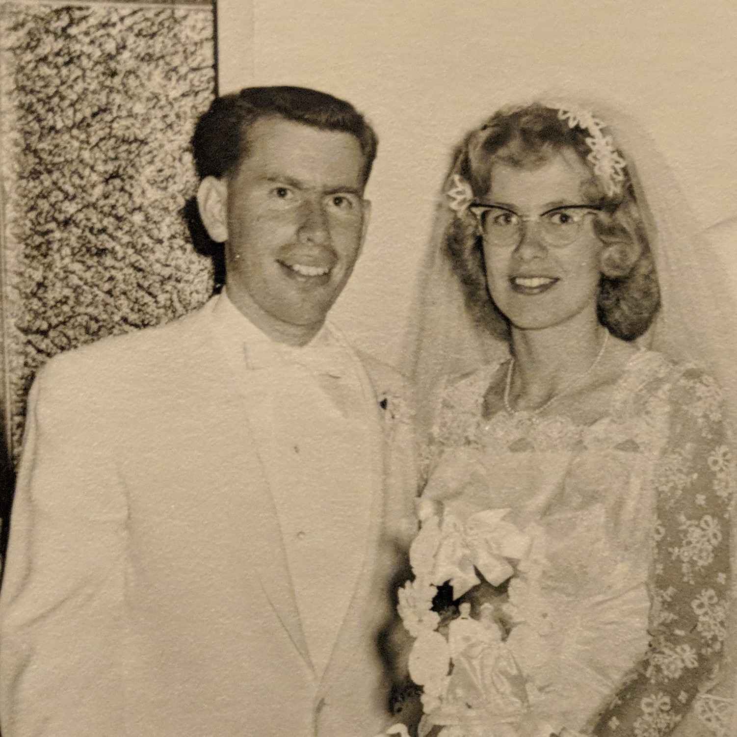 <i class="material-icons" data-template="memories-icon">chat_bubble</i><br/>John Aylard, Army, <br/>Posted by: Suzi and David and Rachel<br/><div class='remember-wall-long-description'>In honor and memory of a loving uncle who is missed. Thank you for serving Uncle John. We love you.</div><a class='btn btn-primary btn-sm mt-2 remember-wall-toggle-long-description' onclick='initRememberWallToggleLongDescriptionBtn(this)'>Learn more</a>