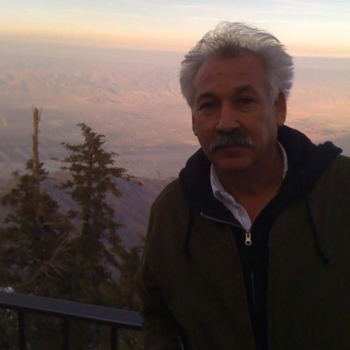 <i class="material-icons" data-template="memories-icon">chat_bubble</i><br/>Juan Perez, Navy, <br/>Born 5/16/1957<br/>Passed on 5/21/2016<br/>Posted by: Alexia Perez<br/><div class='remember-wall-long-description'>Merry Christmas dad! You are missed by us all! I thank you for the Christmas traditions you left us to continue for generations to come. I love you with all my heart. Love, Your daughter.</div><a class='btn btn-primary btn-sm mt-2 remember-wall-toggle-long-description' onclick='initRememberWallToggleLongDescriptionBtn(this)'>Learn more</a>