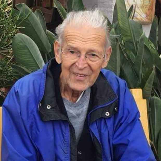 <i class="material-icons" data-template="memories-icon">chat_bubble</i><br/>Joseph Manas, Navy, <br/>Posted by: Tricia Teufel<br/><div class='remember-wall-long-description'>We love and Miss you Dad and Grandpa, Great Grandpa</div><a class='btn btn-primary btn-sm mt-2 remember-wall-toggle-long-description' onclick='initRememberWallToggleLongDescriptionBtn(this)'>Learn more</a>