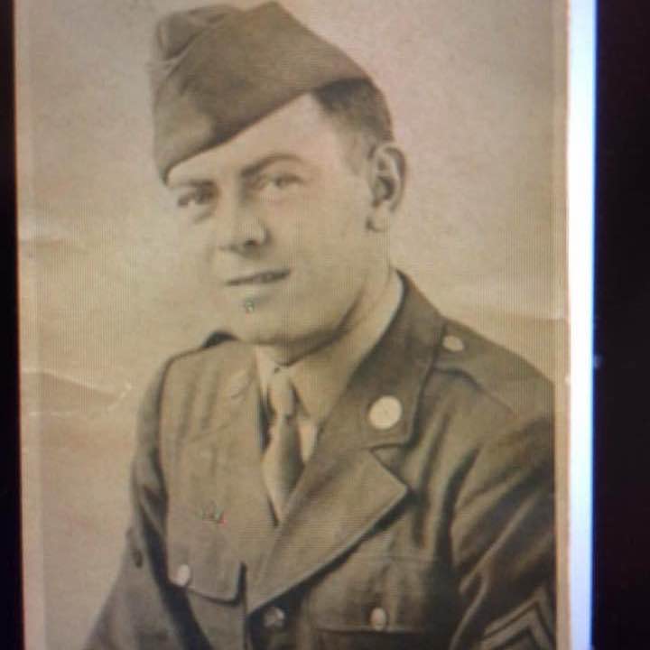 <i class="material-icons" data-template="memories-icon">chat_bubble</i><br/>Donald Vail, Army, Corporal <br/>Born 10/2/1918<br/>Passed on 10/1/1997<br/>Posted by: Alli Pal<br/><div class='remember-wall-long-description'>Thinking of you today and always. Sending love. Miss you.</div><a class='btn btn-primary btn-sm mt-2 remember-wall-toggle-long-description' onclick='initRememberWallToggleLongDescriptionBtn(this)'>Learn more</a>