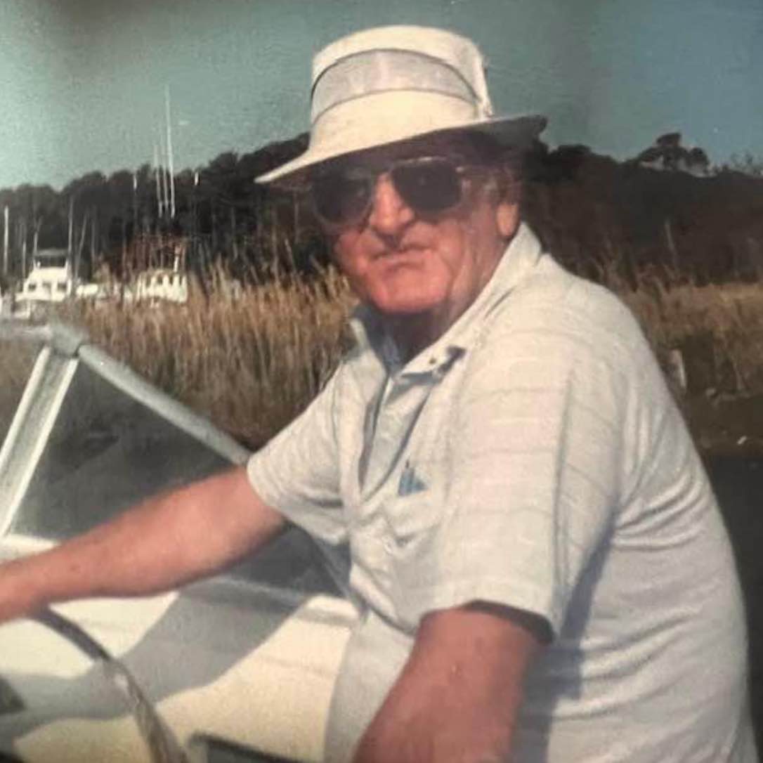 <i class="material-icons" data-template="memories-icon">chat_bubble</i><br/>Wallace D Carter JR, Army, WOJG<br/>Posted by: Cordero Family<br/><div class='remember-wall-long-description'>Your Fat Cats miss you!</div><a class='btn btn-primary btn-sm mt-2 remember-wall-toggle-long-description' onclick='initRememberWallToggleLongDescriptionBtn(this)'>Learn more</a>