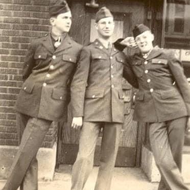 <i class="material-icons" data-template="memories-icon">chat_bubble</i><br/>Charles Floerchinger, Army, <br/>Posted by: Karina Lolli<br/><div class='remember-wall-long-description'>World War 2 Veteran.</div><a class='btn btn-primary btn-sm mt-2 remember-wall-toggle-long-description' onclick='initRememberWallToggleLongDescriptionBtn(this)'>Learn more</a>