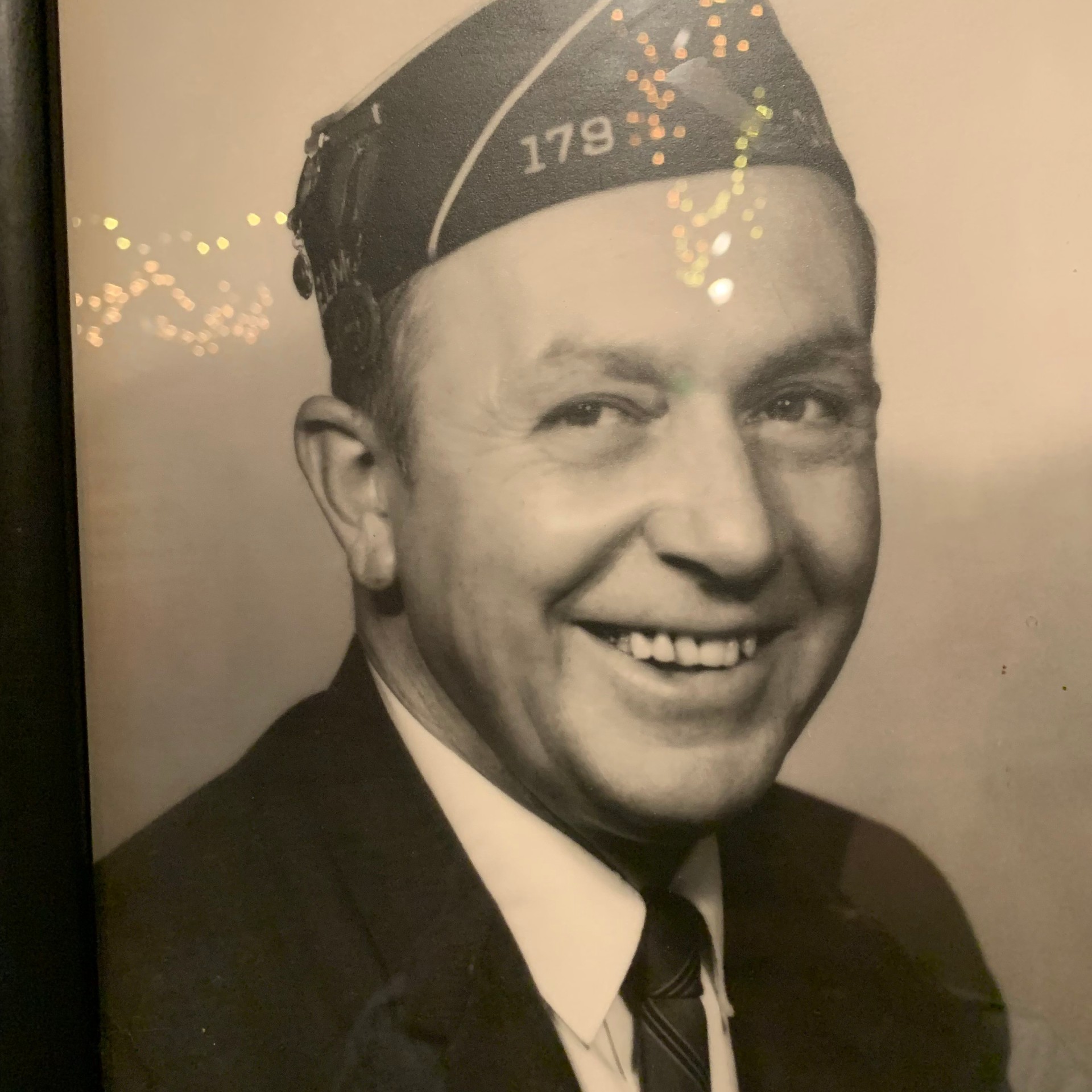 <i class="material-icons" data-template="memories-icon">chat_bubble</i><br/>Richard D. Brown, Army, <br/>Posted by: Kristina Park<br/><div class='remember-wall-long-description'>In loving memory of my aunt's father. Thanks to all who serve and protect us <3</div><a class='btn btn-primary btn-sm mt-2 remember-wall-toggle-long-description' onclick='initRememberWallToggleLongDescriptionBtn(this)'>Learn more</a>